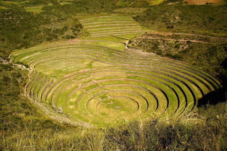 terasy v Moray - pěstební laboratoř Inků