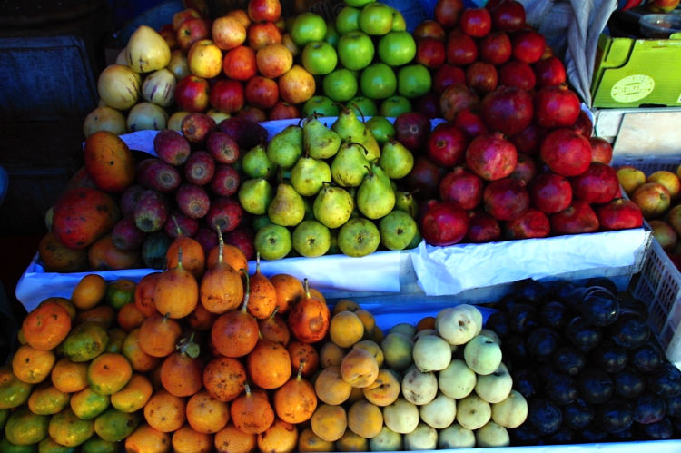 nabídka ovoce a zeleniny na místních trzích je opravdu pestrá