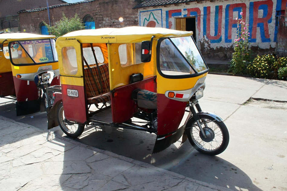 motorizované tříkolky slouží k rychlé a levné přepravě po městě